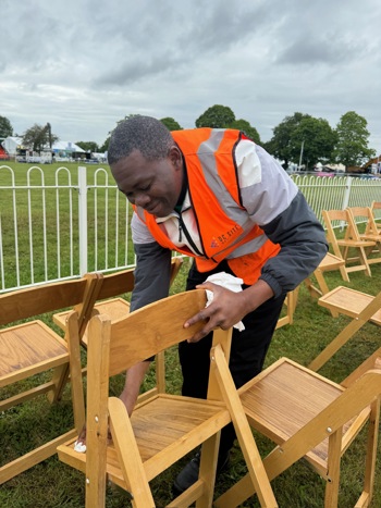 Abiodun Cleaning Seat