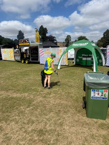 Crew Litter Picking (2)