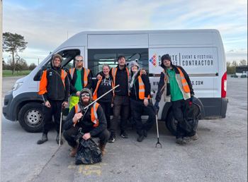 Tobie L, Byron L, Emma H, Ian, Olivia N, Matt R & Nathan Infront Of Crew Bus Cropped