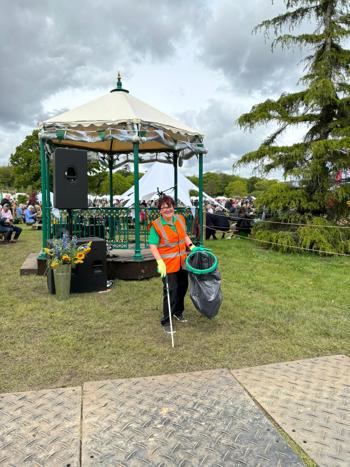 Wendy Litter Picking